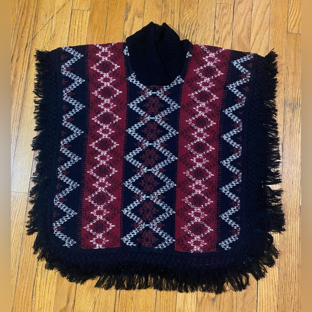 Thick poncho with fringe by Cuevas Craft